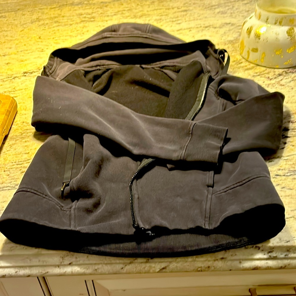 Lululemon black zip up hoodie